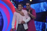 Akshay Kumar, Salman Khan on the sets of Big Boss in Lonavla, Mumbai on 7th Dec 2012 (21).JPG